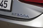 Lexus ES300h with Digital Side-View Monitor 2020 года (EU)
